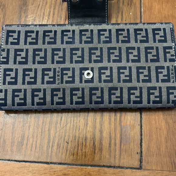 Fendi Zucchino wallet with coin pocket silver hardware 8 card slots - Picture 5 of 7